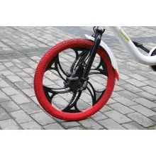 Elektromos városi kerékpár kosárral