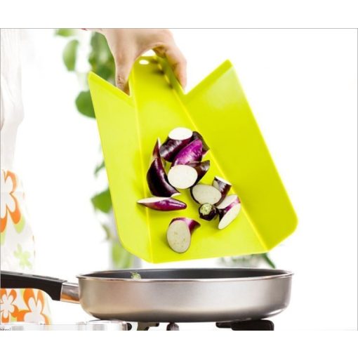 Vágódeszka felhajtható peremmel - Praktikus formája miatt tökéletesen illeszkedik!