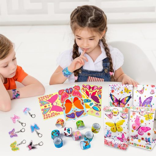 48 darabos Pillangós Party Ajándék Szett – Ajándéktasakok, kulcstartók, karkötők és matricák