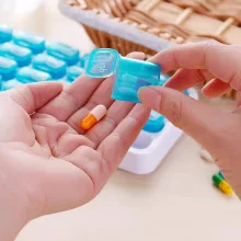 31 napos gyógyszeradagoló kivehető rekeszekkel