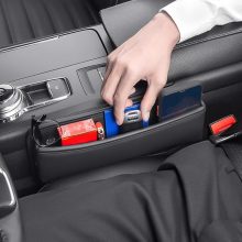 Autós ülésrés kitöltő és tárolódoboz – fekete színű PU bőr